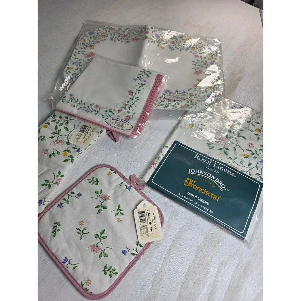 Royal Linens Summer Chintz Tablecloth Set Napkins Placemats Floral Cottagecore